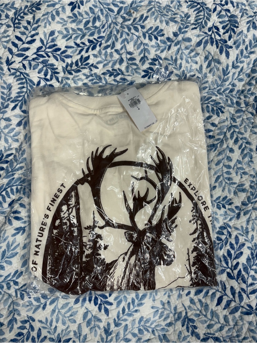 Old Navy Cream T-Shirt Yellowstone with Elk